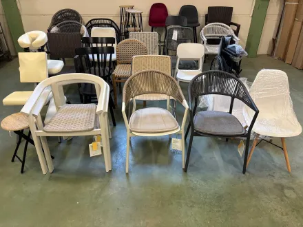 Stuhl (40x) – davon (7x) KAVE HOME Design und sonstiges (siehe Fotos) – RESALE