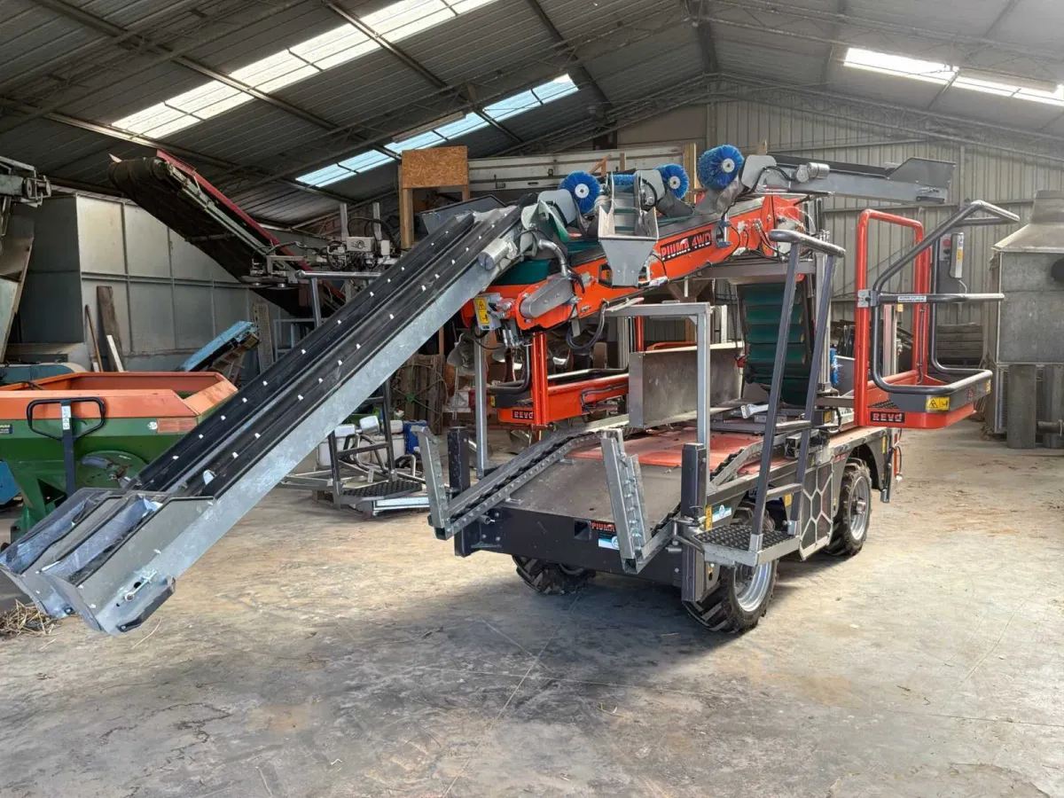 2021 REVO PIUMA 4WD Pianura Weitere landwirtschaftliche Geräte/Boomlift – Ernteplattform