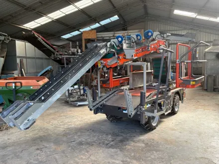 2021 REVO PIUMA 4WD Pianura Weitere landwirtschaftliche Geräte/Boomlift – Ernteplattform – RESALE