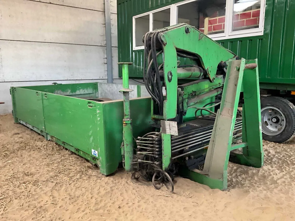 Effer-Container mit Kransystem