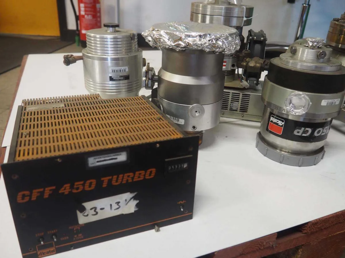 Batch-Turbopumpen (Molekularpumpen) mit Regler