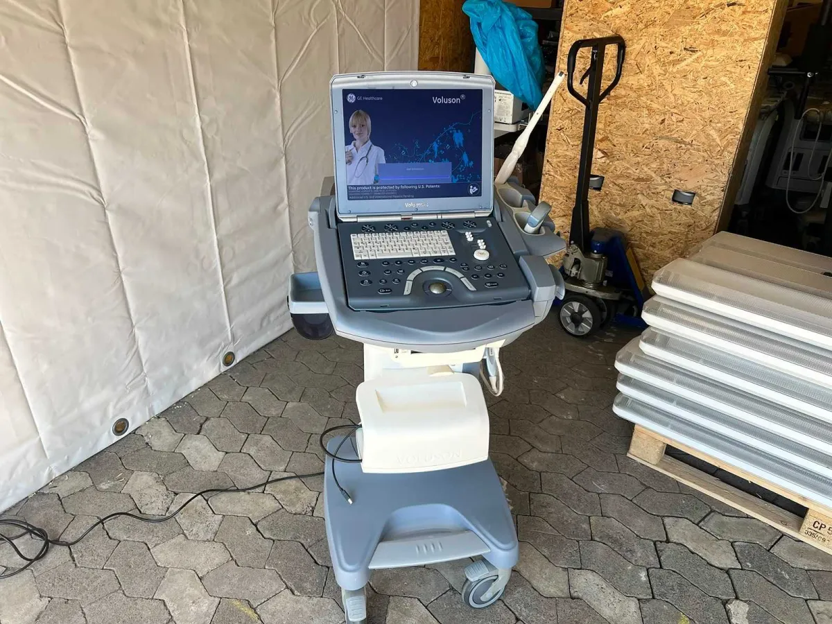 GE Healthcare mobil - Voluson e - 2010 - Ultraschallgerät