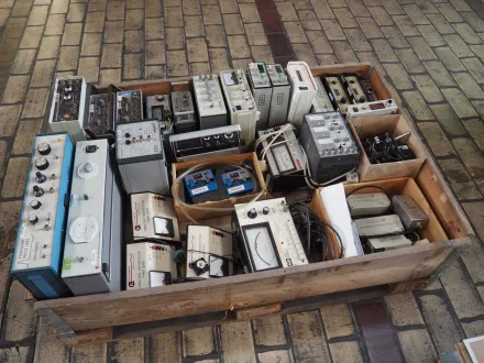 Charge elektronischer Geräte – RESALE