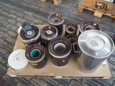 Verschiedene Keramik- und Edelstahl-Mischtöpfe – RESALE