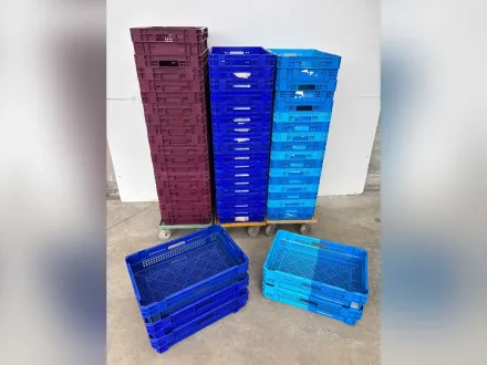 Stapelbare (55x) und stapelbare Box 40x60cm – 3x Trolley auf Rädern – RESALE