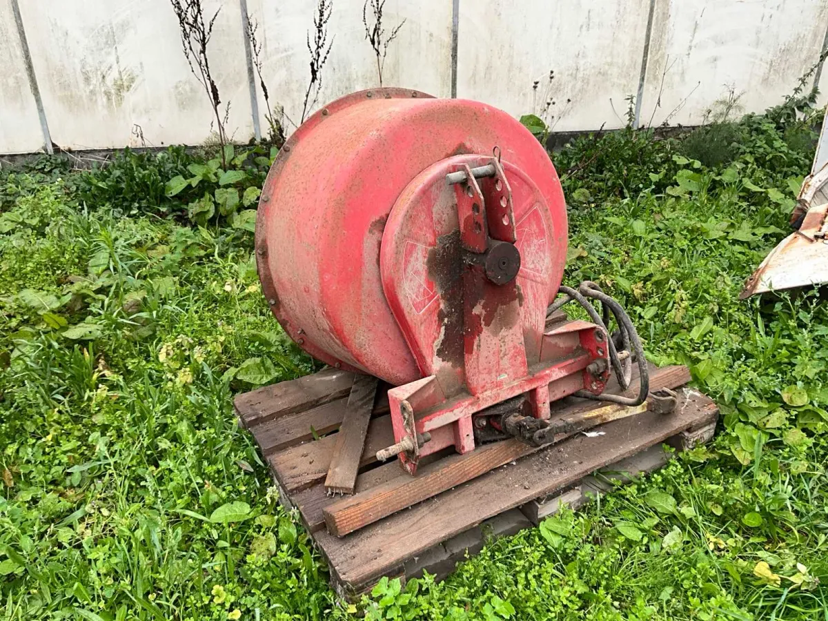 Betonmischer für den Hecktraktor