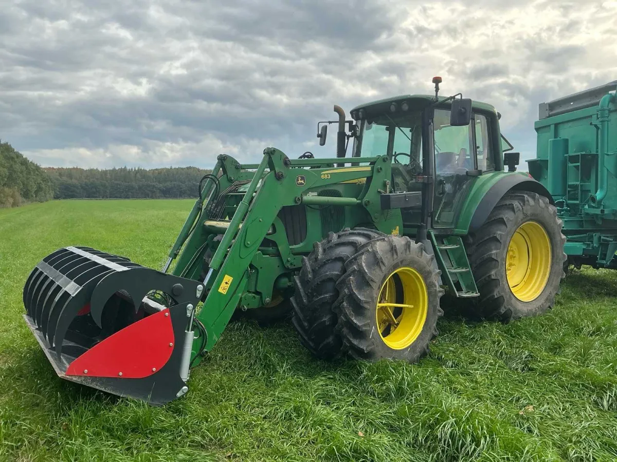 2004 John Deere 6820 – AutoQuad – TLS – John Deere 683 Frontlader – Inter-Tech-Getriebe – Doppelräde