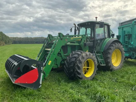 2004 John Deere 6820 – AutoQuad – TLS – John Deere 683 Frontlader – Inter-Tech-Getriebe – Doppelräde – RESALE