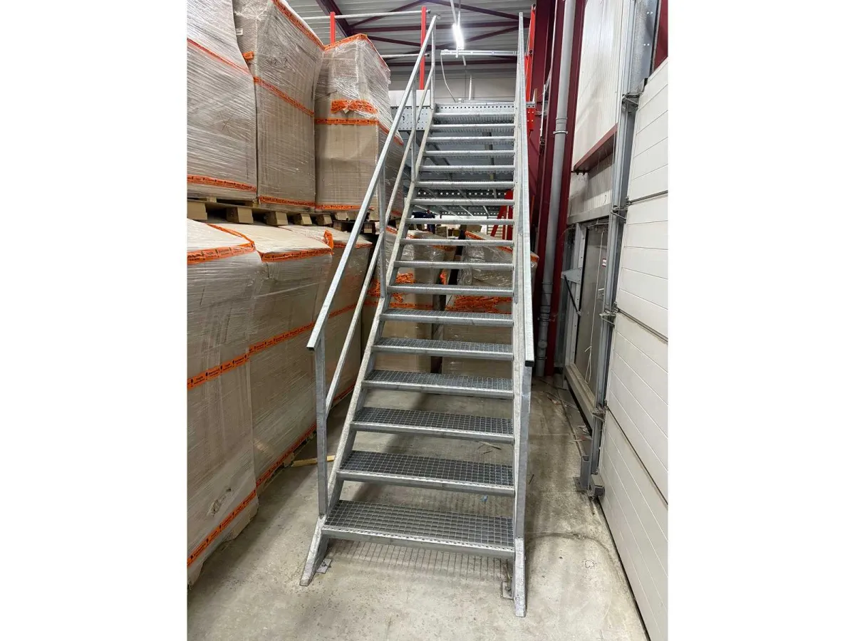 Heißverzinkte Treppe