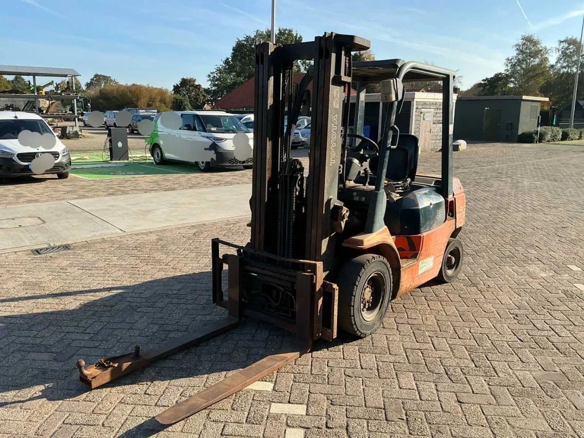 2009 Toyota 02-7FD25 Gabelstapler
