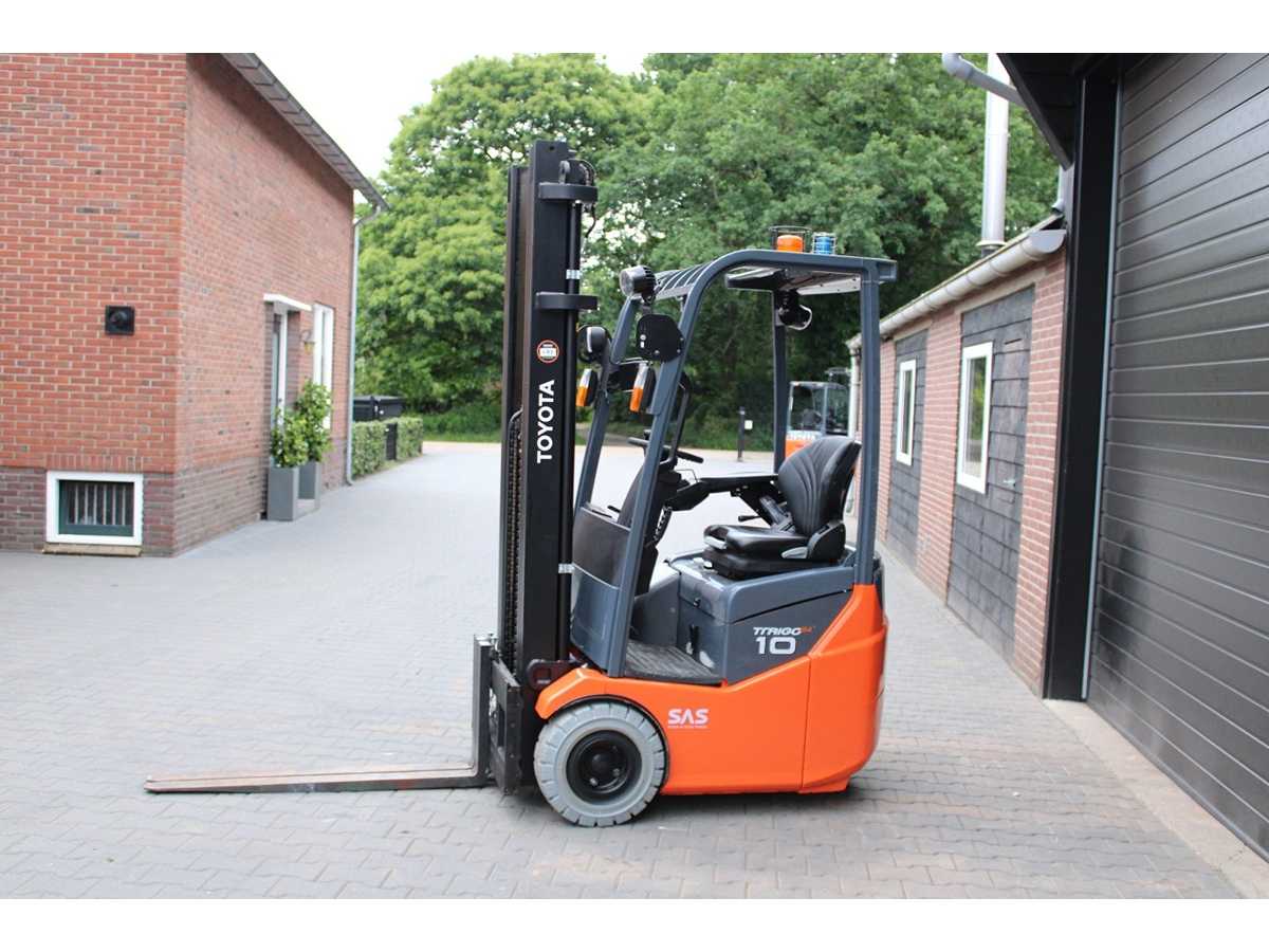 Toyota - 2020 - 7FBEST10 - 5,51M Sperrholz, Freiheber, Seitenschaltung - Gabelstapler