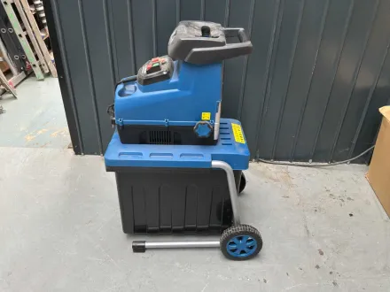 Hyundai 57389 Holzhäcksler (3x) – RESALE