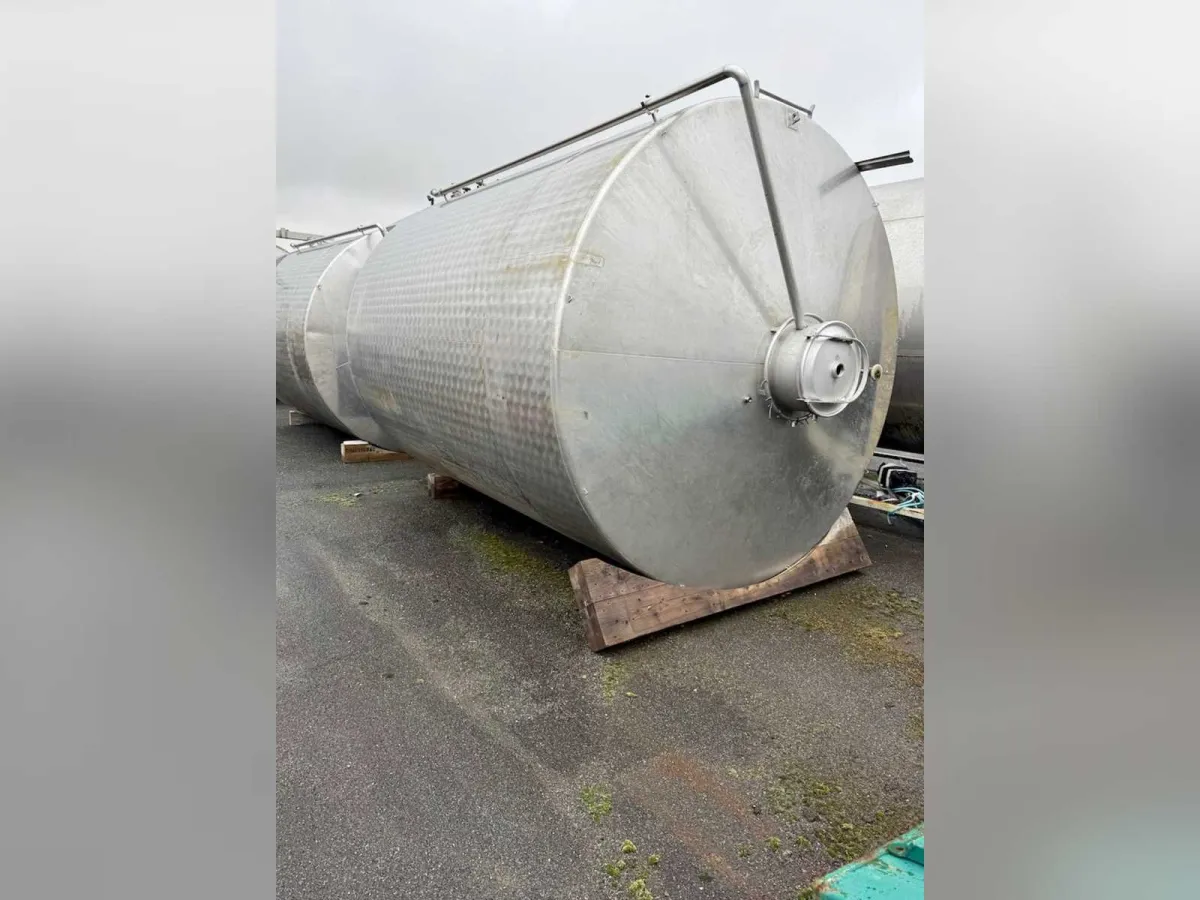 250 hL – Vertikaler 304 Edelstahltank auf Beinen