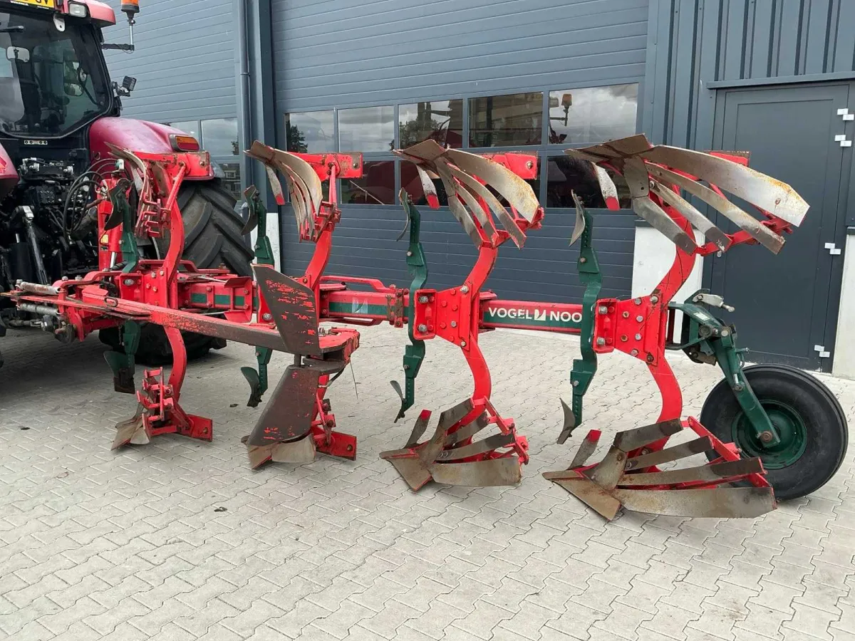 2010 Vogel & Noot C-Plus 950 Vario 4-Scheren-Reversibler Pflug