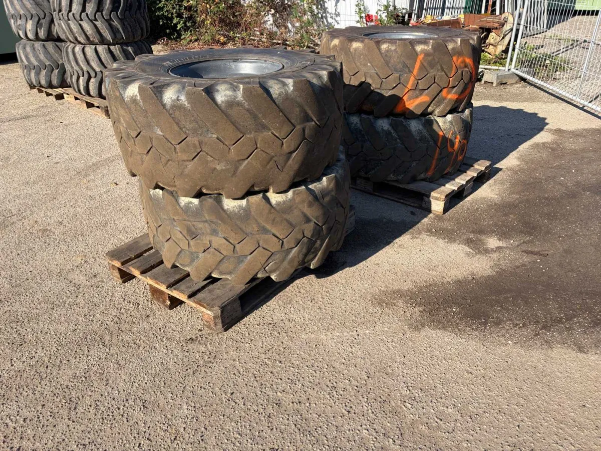 Radbagger mit Radantrieb