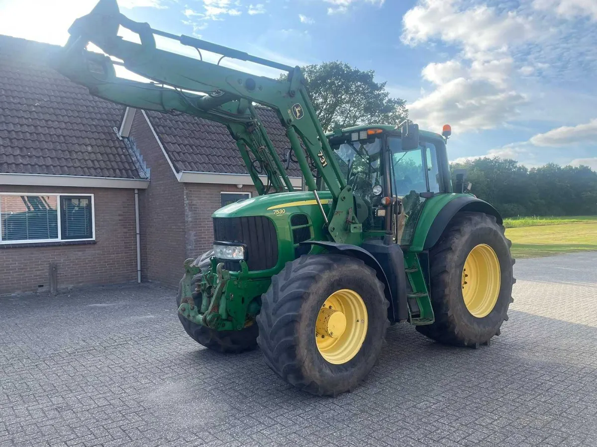 2010 John Deere 7530 Premium Allradantrieb Landtraktor