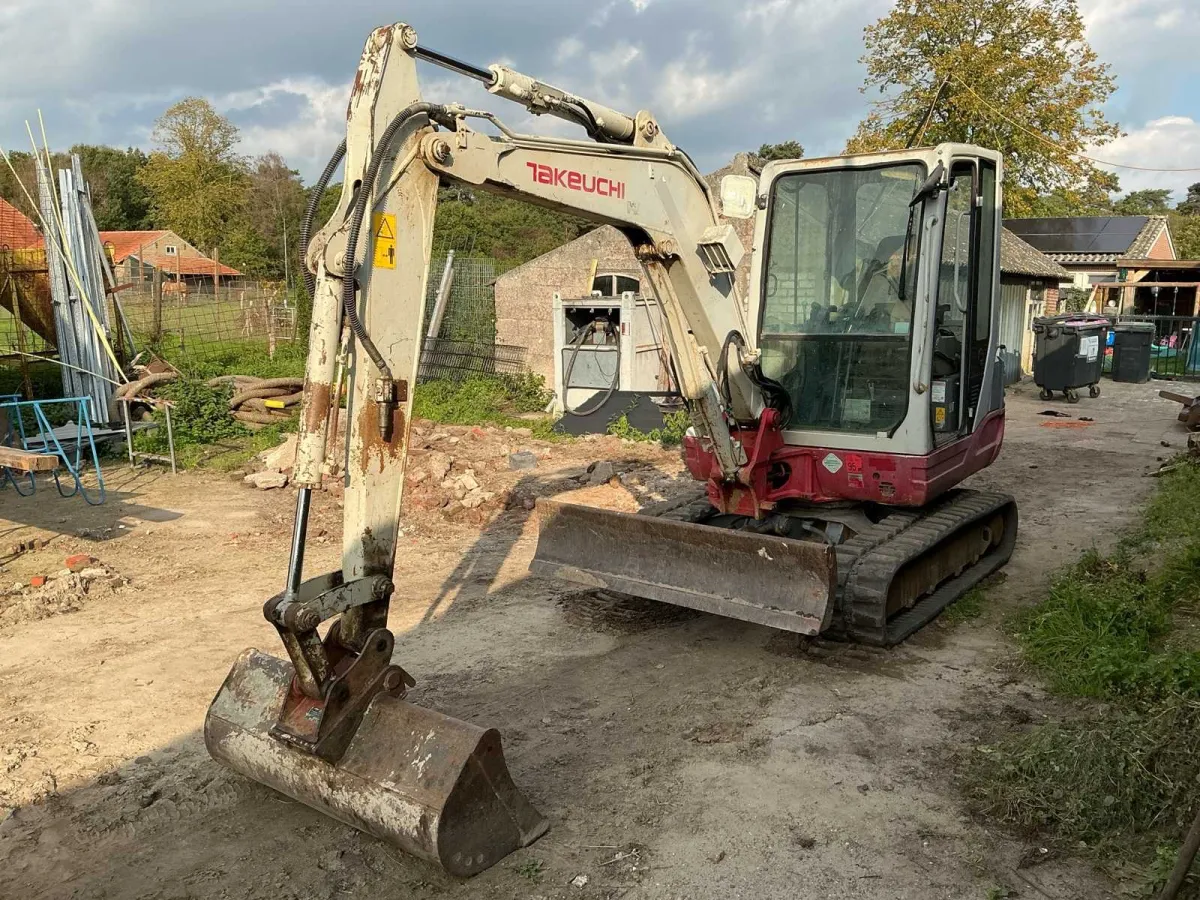 2015 Takeuchi TB235 Mini-Bagger