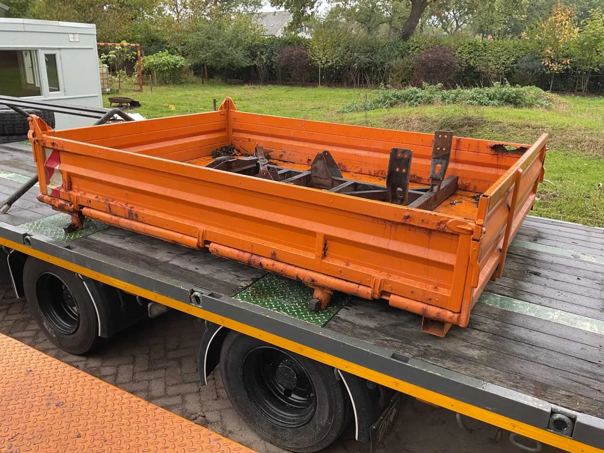 Ladeplattform + Kipprahmen unimog