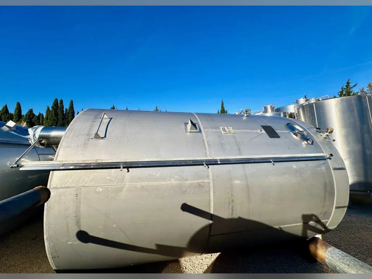 215 hL – 316L Edelstahltank mit konischem Boden auf den Beinen