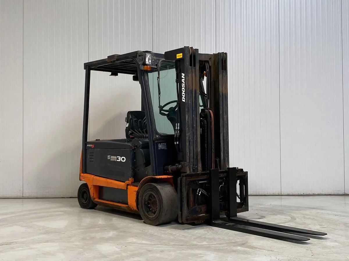 Doosan - 2013 - B30X-5 - Gabelstapler Triplex - Freiheber - Seitenschaltung