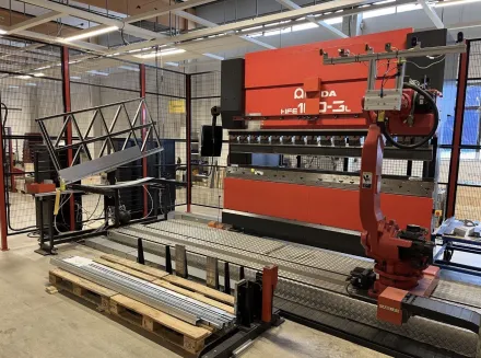 Amada ASTRO 50 YX AXIS ROBOT – RESALE
