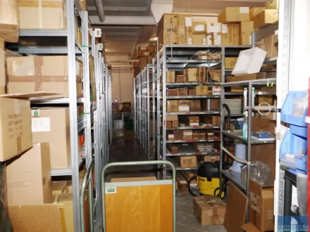 Lager ca. 300 m² und Warenbestände EK 176.000 EUR – RESALE