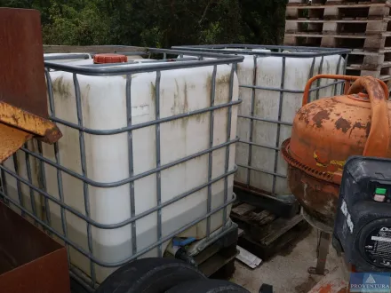 IBC-Container teils m. Wasser gefüllt – RESALE