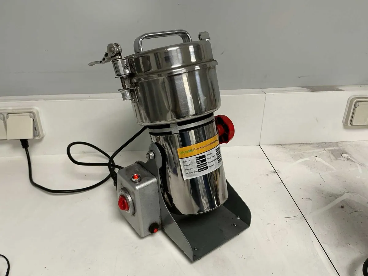 BioloMix Multifunctional grinder 700 Mixing device