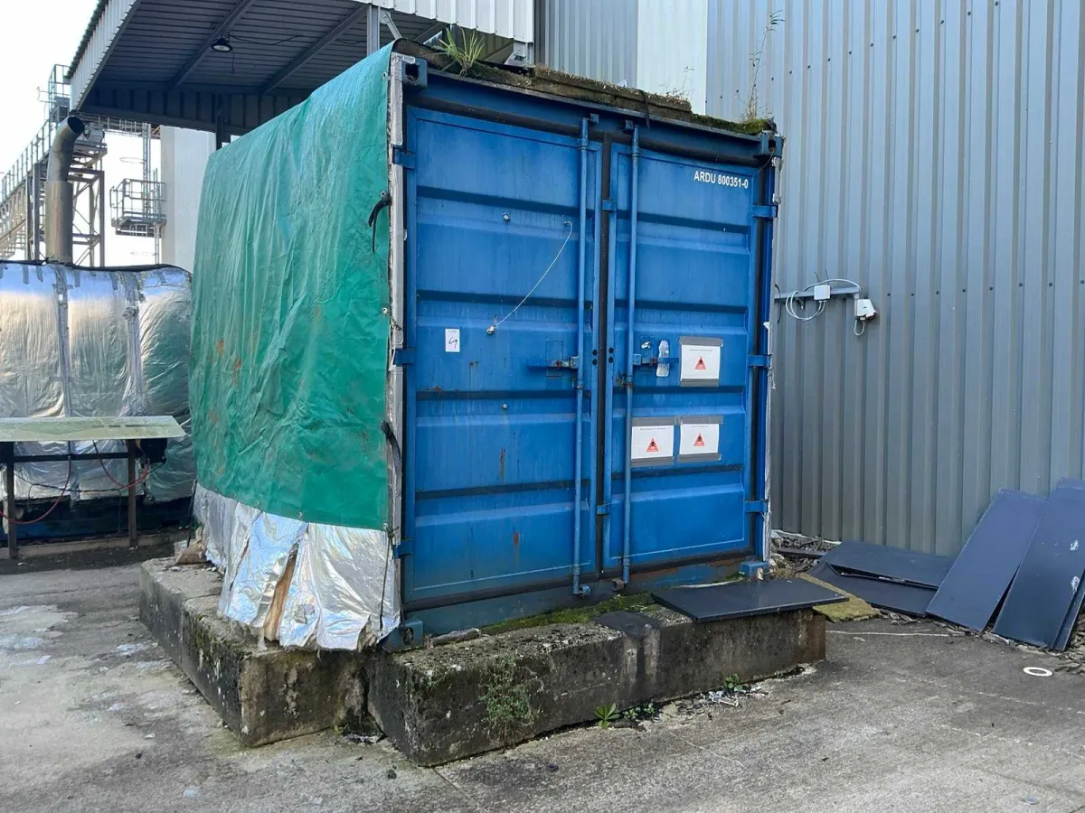 Versandcontainer (10 Fuß) / Ofenaufbau