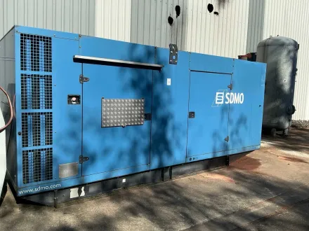 2009 SDMO V550 Stromgenerator – RESALE