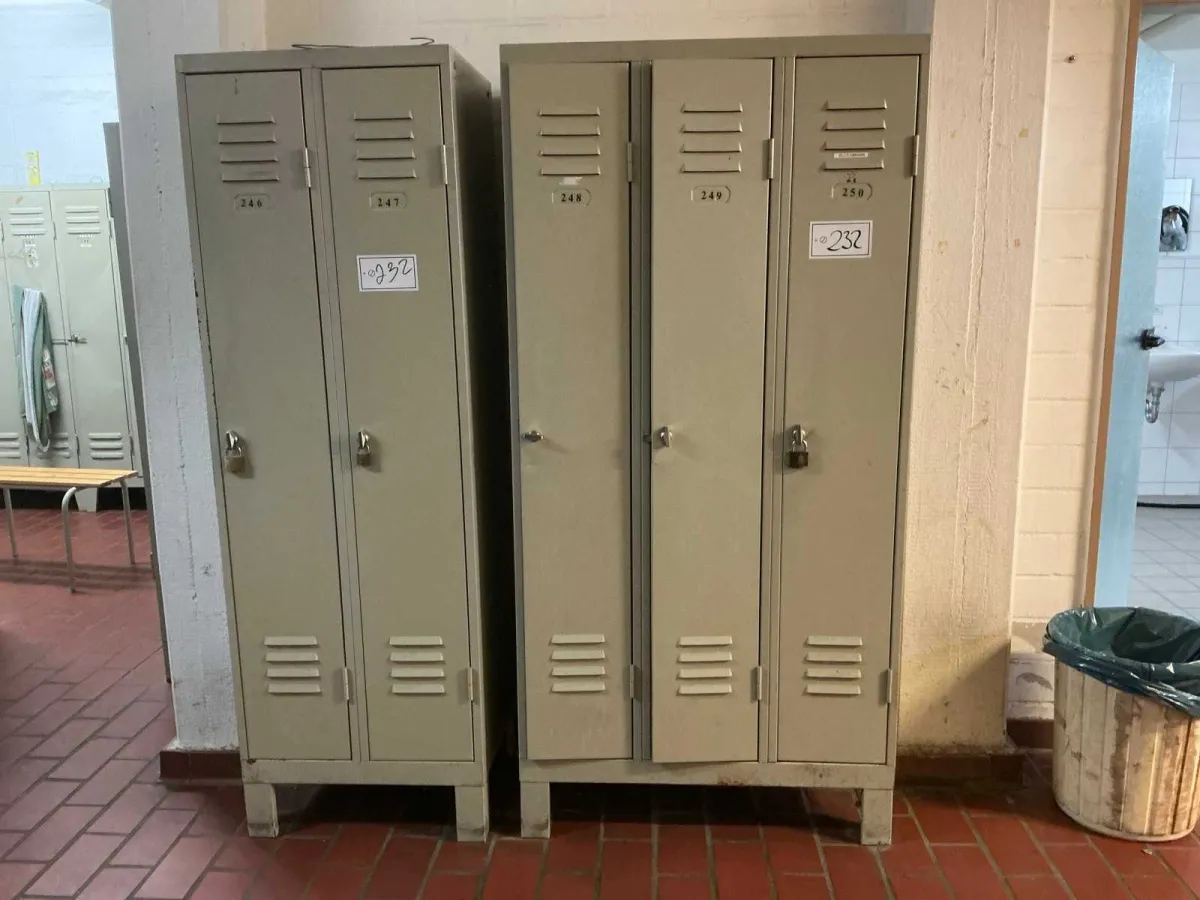 Lockers (2x)