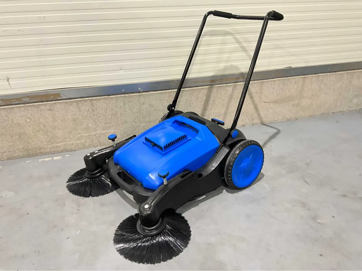 UMT - G5 Walk-Behind-Sweeper