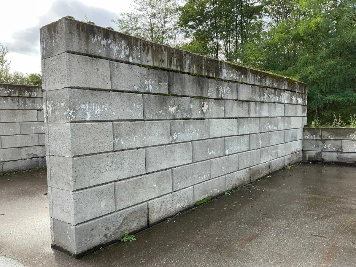 Stapeln von Betonblöcken (56x)