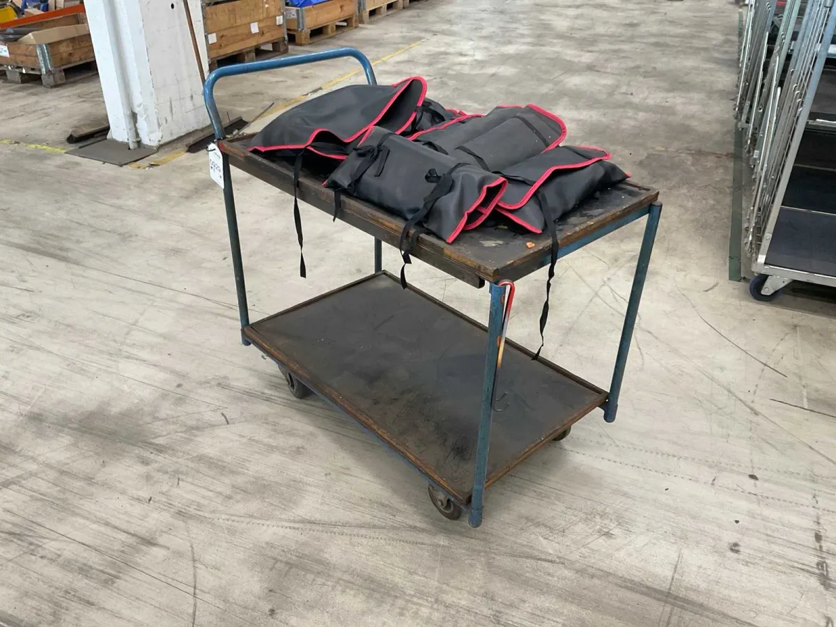 Plattformwagen, mit Inhalt