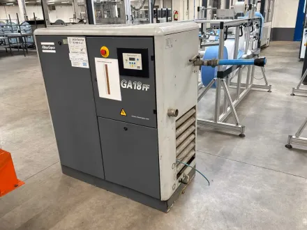 2003 Atlas Copco GA18 Luftkompressor – RESALE