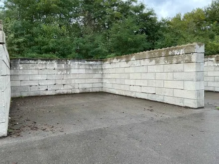 Stapeln von Betonblöcken (95x) – RESALE