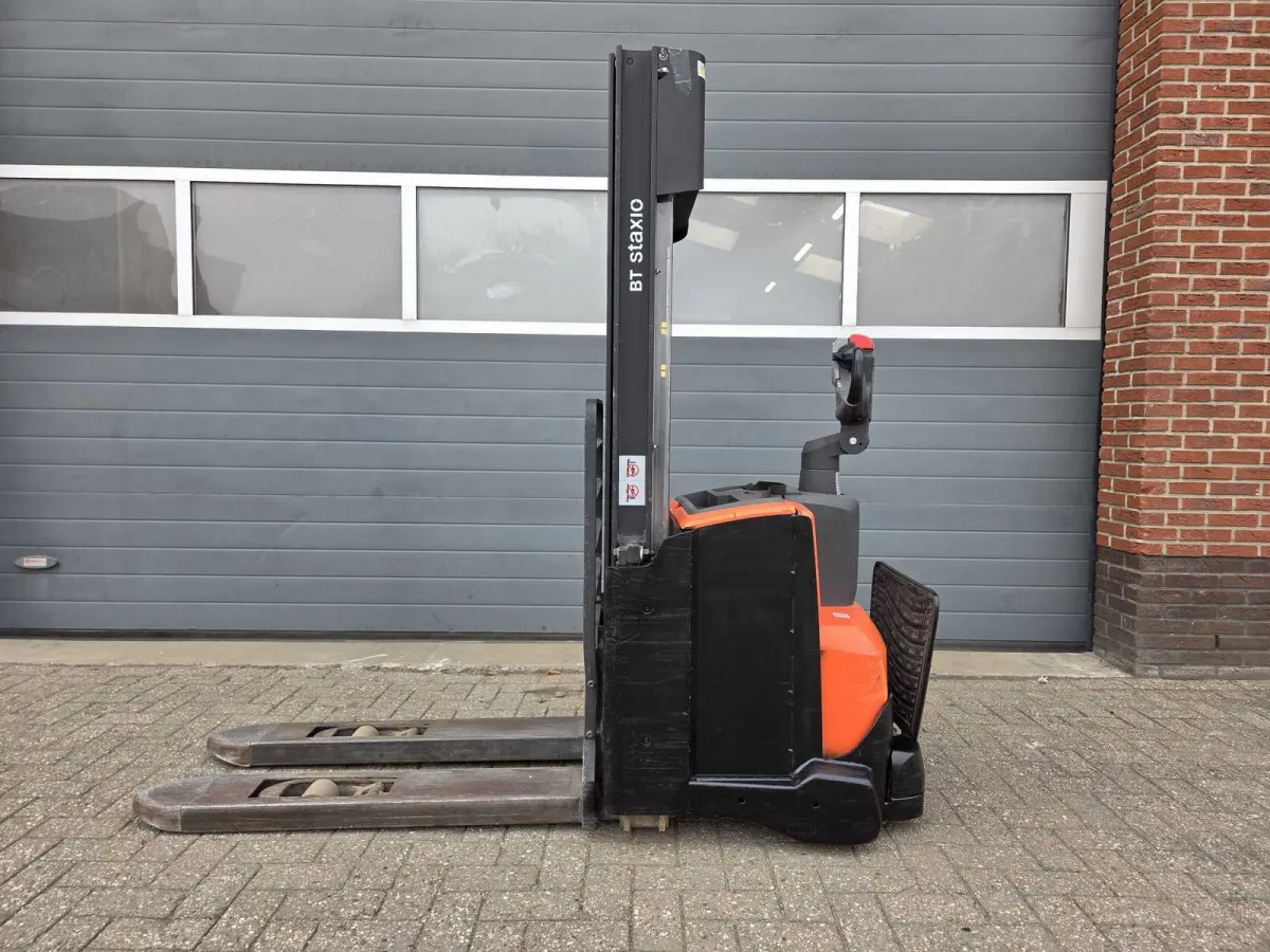 2016 BT SWE140L Freelift Wagen Stacker