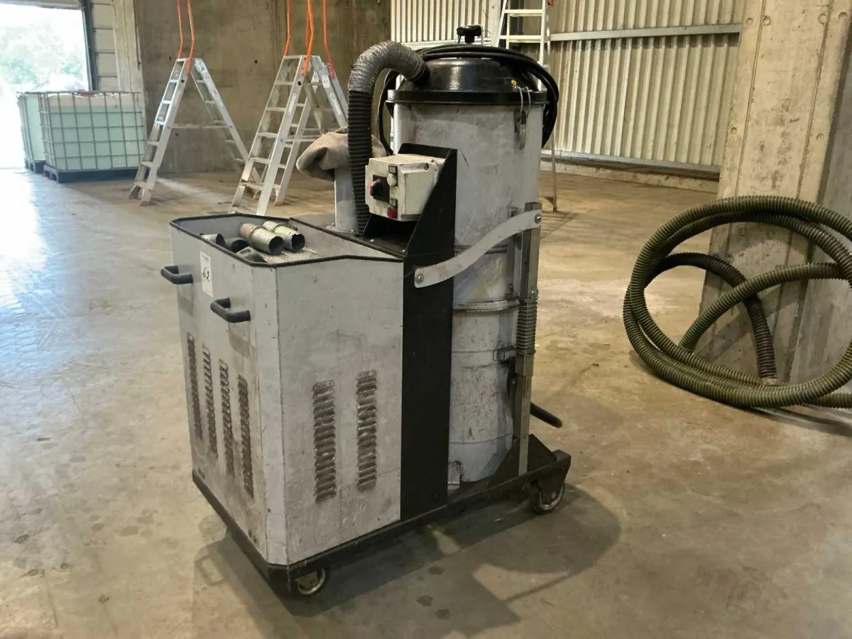2008 Kärcher IV 100/40 M81 Industriestaubsauger