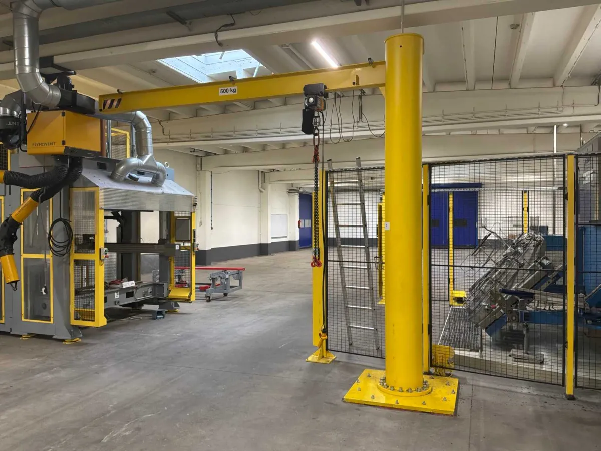2020 Schwingarm mit Chain Hoist Yale
