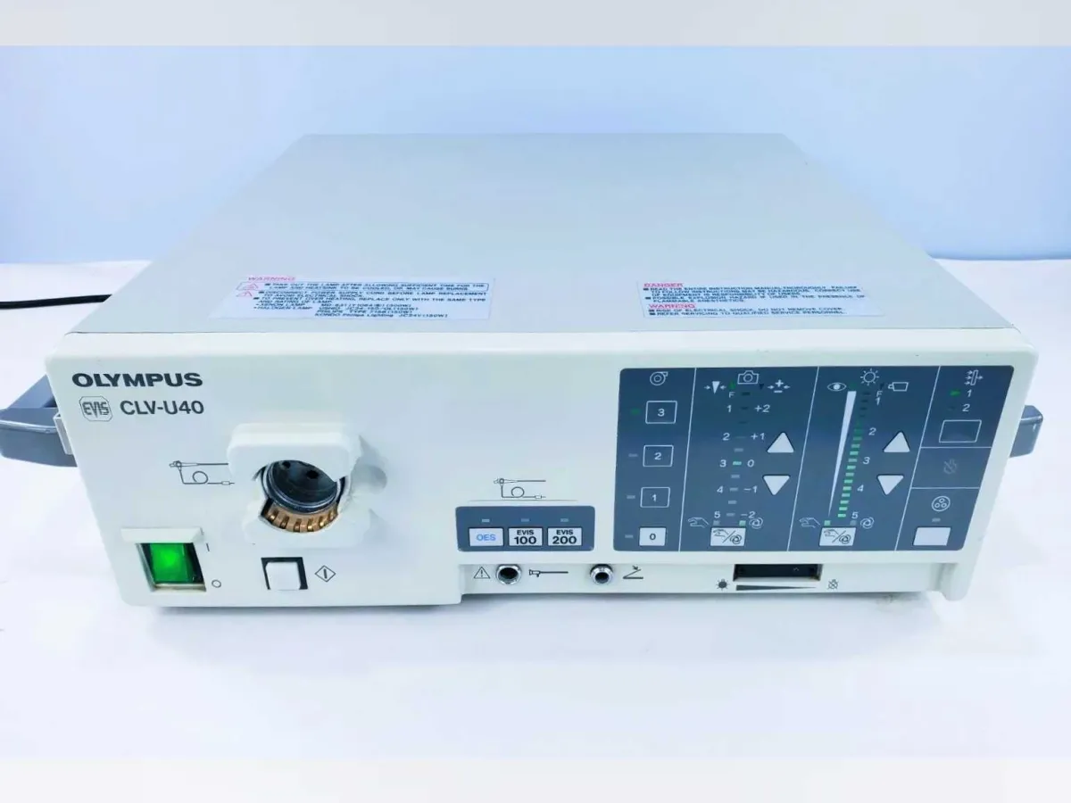 Olympus CLV-U40 – Xenon-endoskopische Lichtquelle