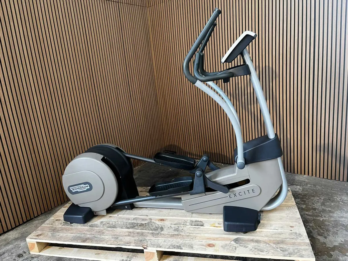 TECHNOGYM - Excite+ SYNCHRO EXCITE 500 SP - Plata - Elíptica deportiva