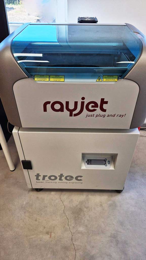 Trotec / Dürkopp Adler / Juki Rayjet 50 / 867-190020-M / DDL-9000B-SS Maschinenpaket Textilverarbeitung & Zuschnitt