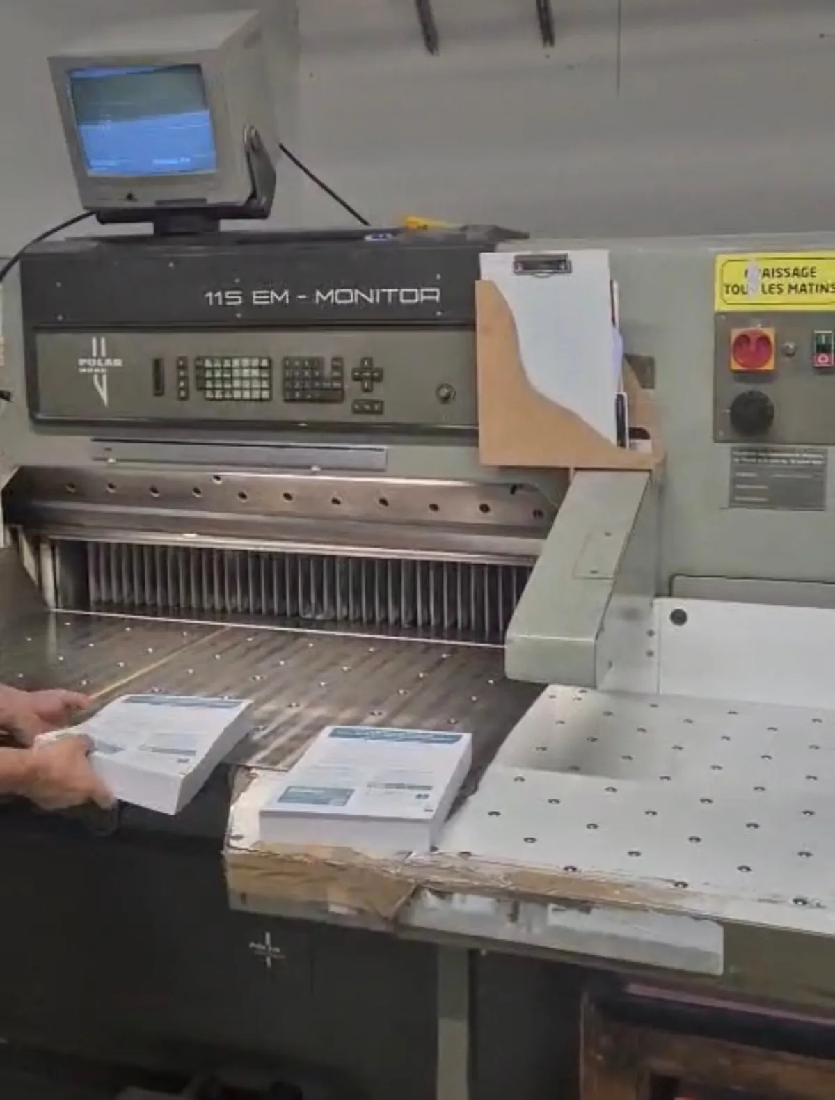 Polar 115 EM Monitor Cutting Machine