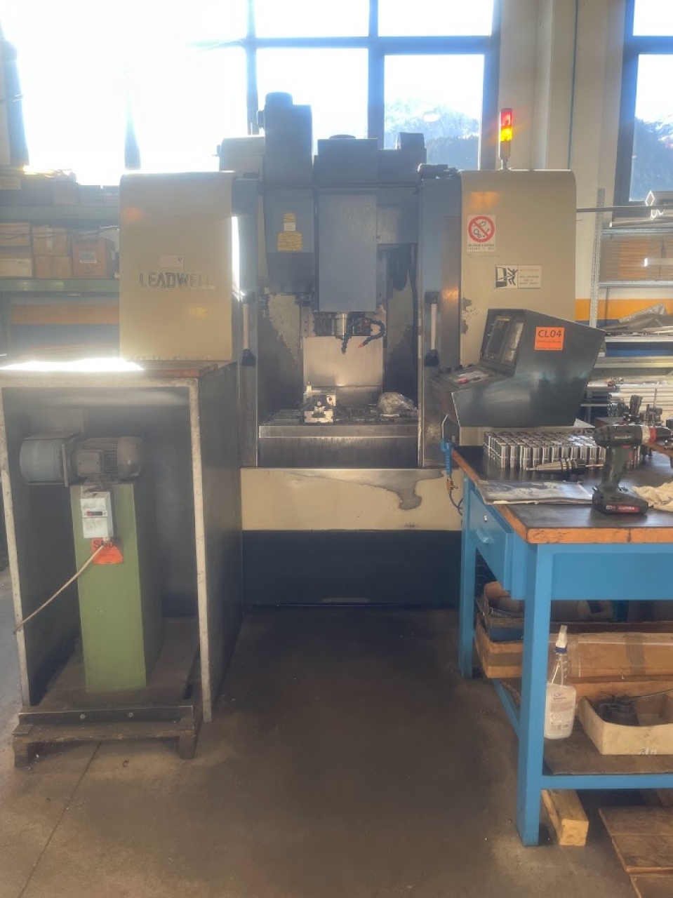 Leadwell CV 610CR Vertikal-Bearbeitungszentrum