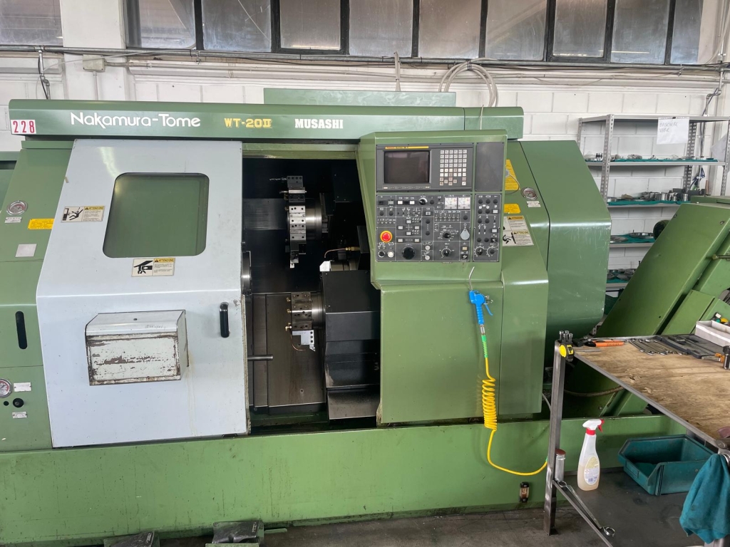 Nakamura WT 20 II CNC-Drehmaschine mit angetriebenen Werkzeugen