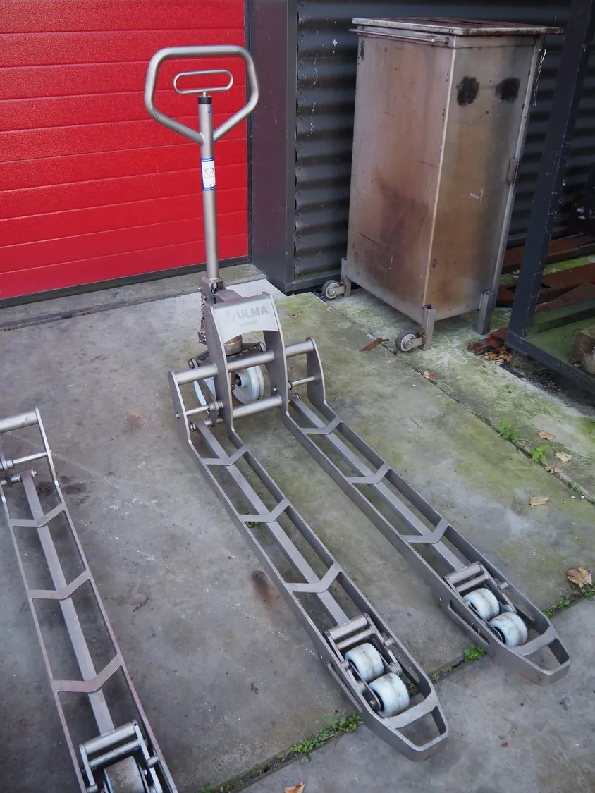 Ulma pallet lifter, model: MPT15, machine number: