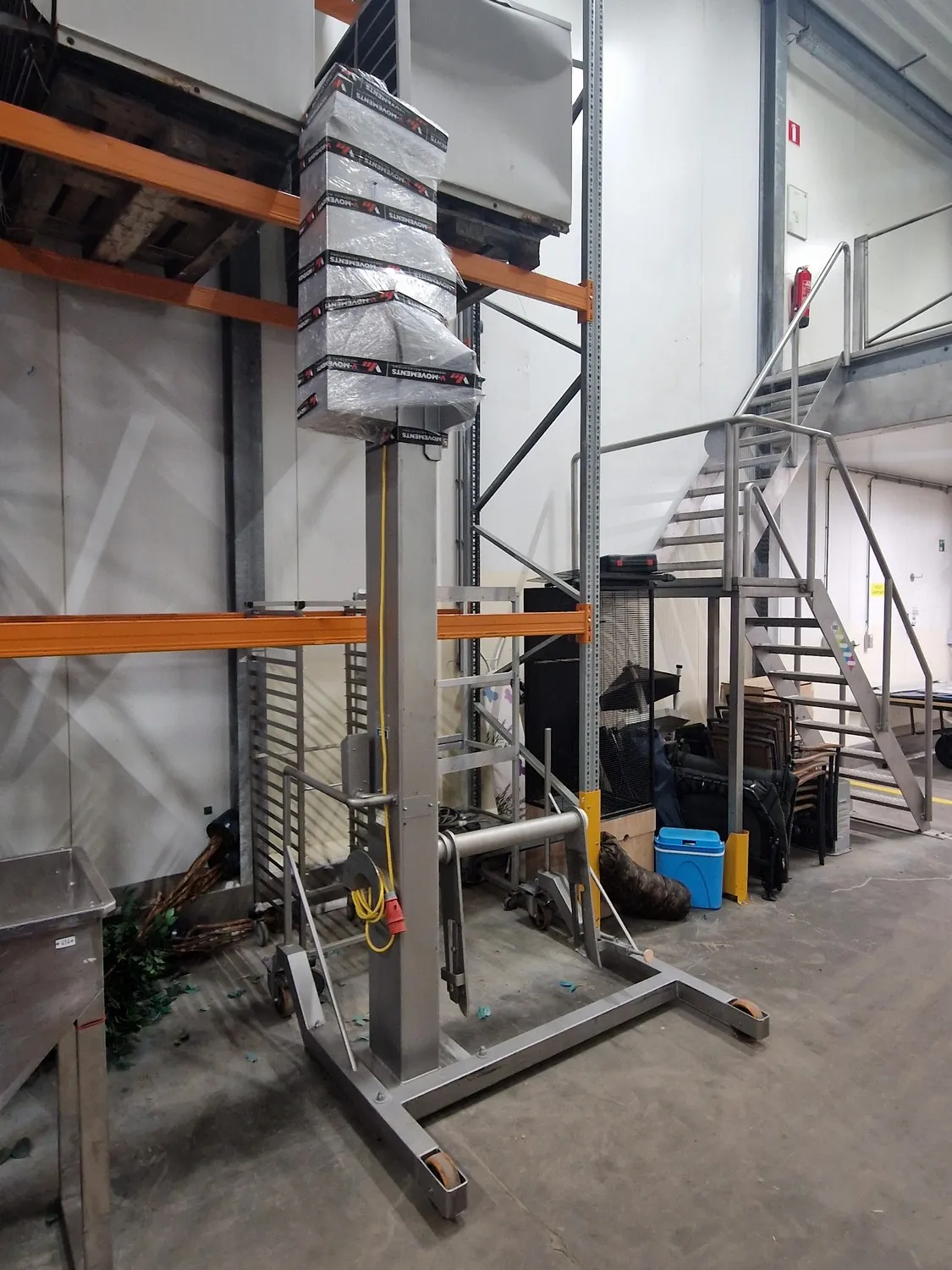 Itec mobile lifter for 200 liter meat bins, type: