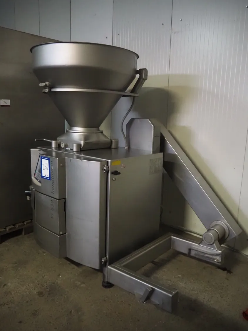 Handtmann vacuum filling machine with lifter for 2