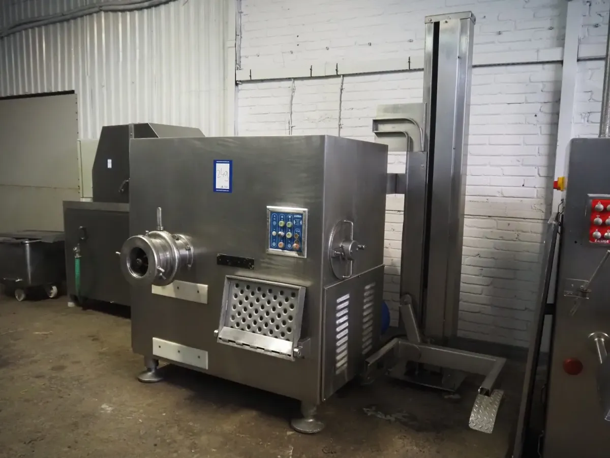 Laska Maschinenfabrik grinder with lifter for 200