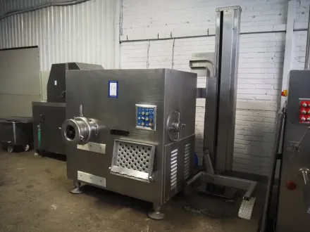 Laska Maschinenfabrik grinder with lifter for 200 – RESALE